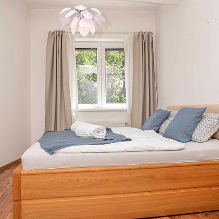Castle View Apartment With Free Parking Bratislava Extérieur photo