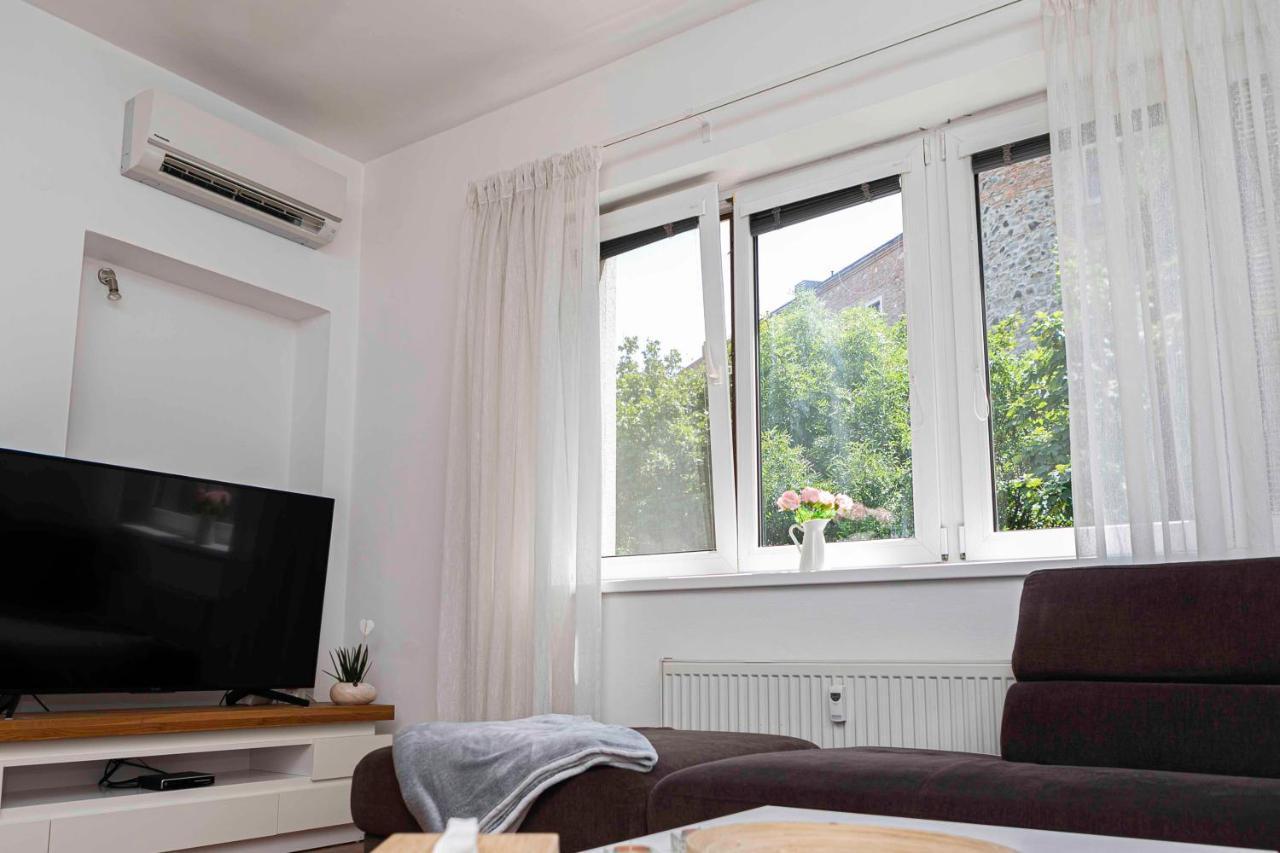 Castle View Apartment With Free Parking Bratislava Extérieur photo