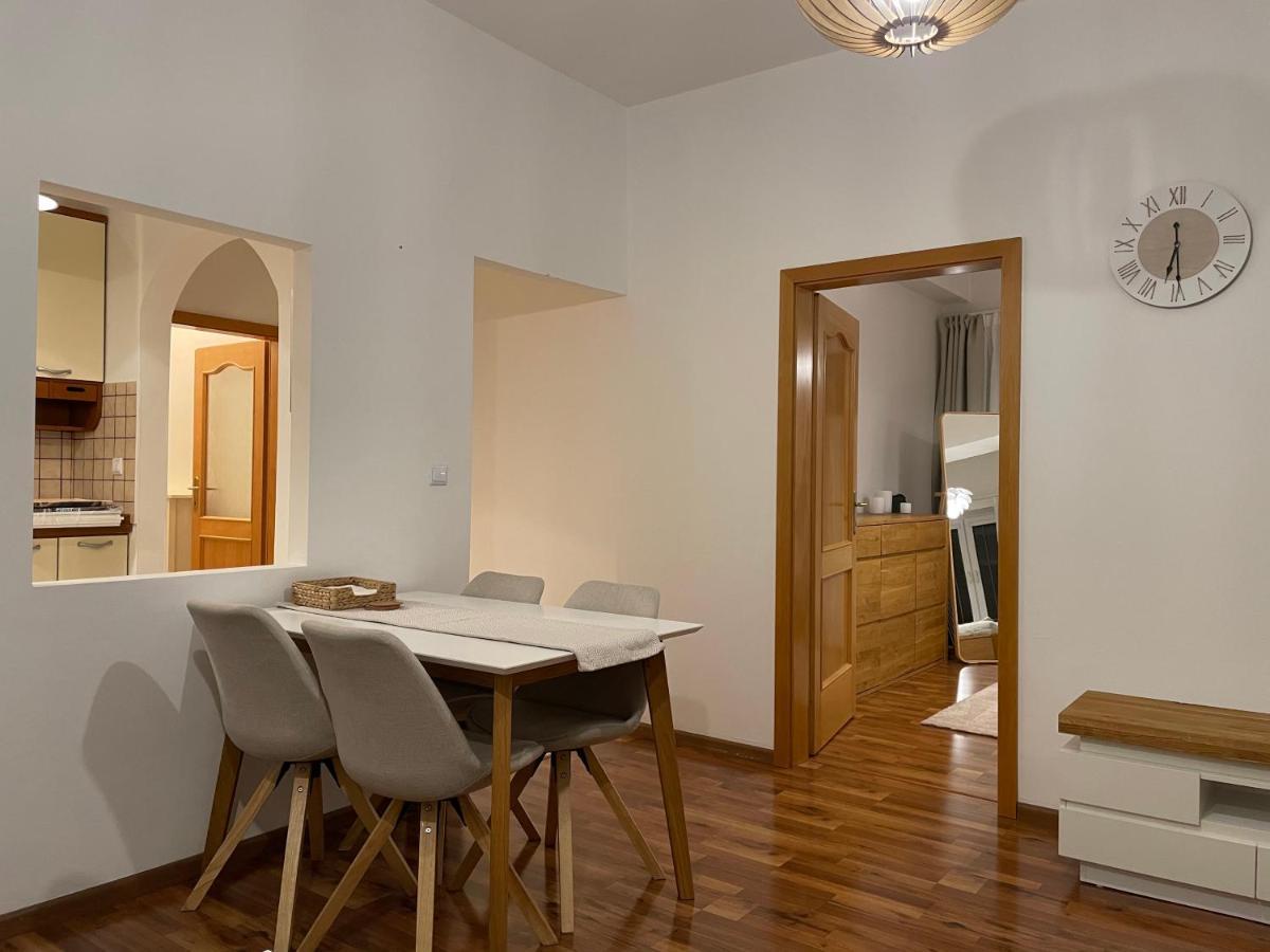 Castle View Apartment With Free Parking Bratislava Extérieur photo